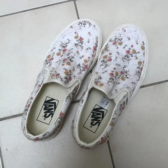 Vans Classic Slip-On Shoes In  Vintage Floral - Picture 3 of 8